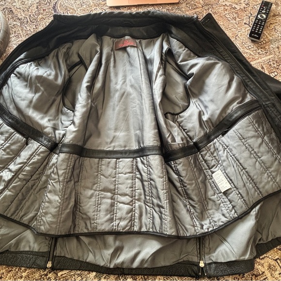 Danier Men’s Classic Black Leather Coat - Picture 10 of 12